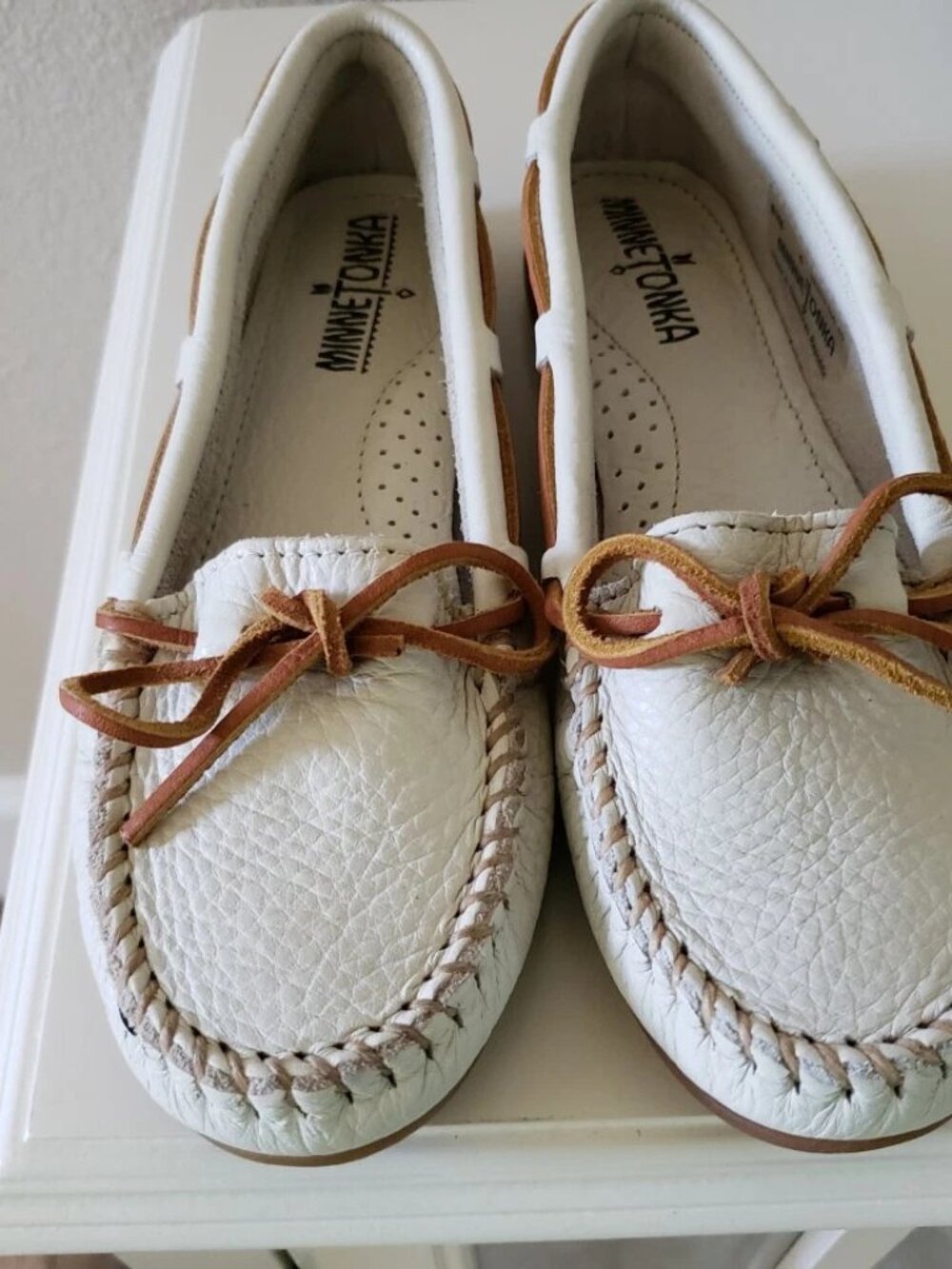 NEW Minnetonka Moccassins Size 6 Brand New No Box